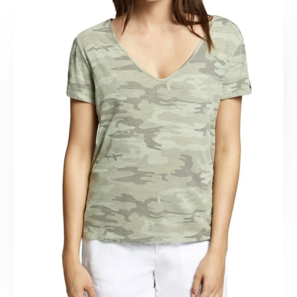Sanctuary camo top, no size, fits like a medium 🔵